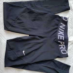 Black Nike Pro’s
